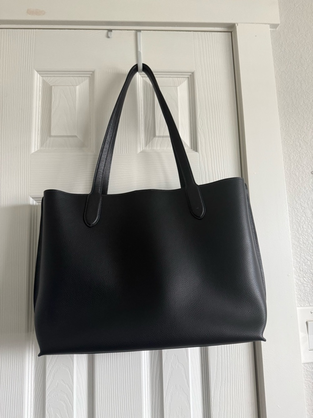 Coach Willow Tote 38 - Picture 4 of 9
